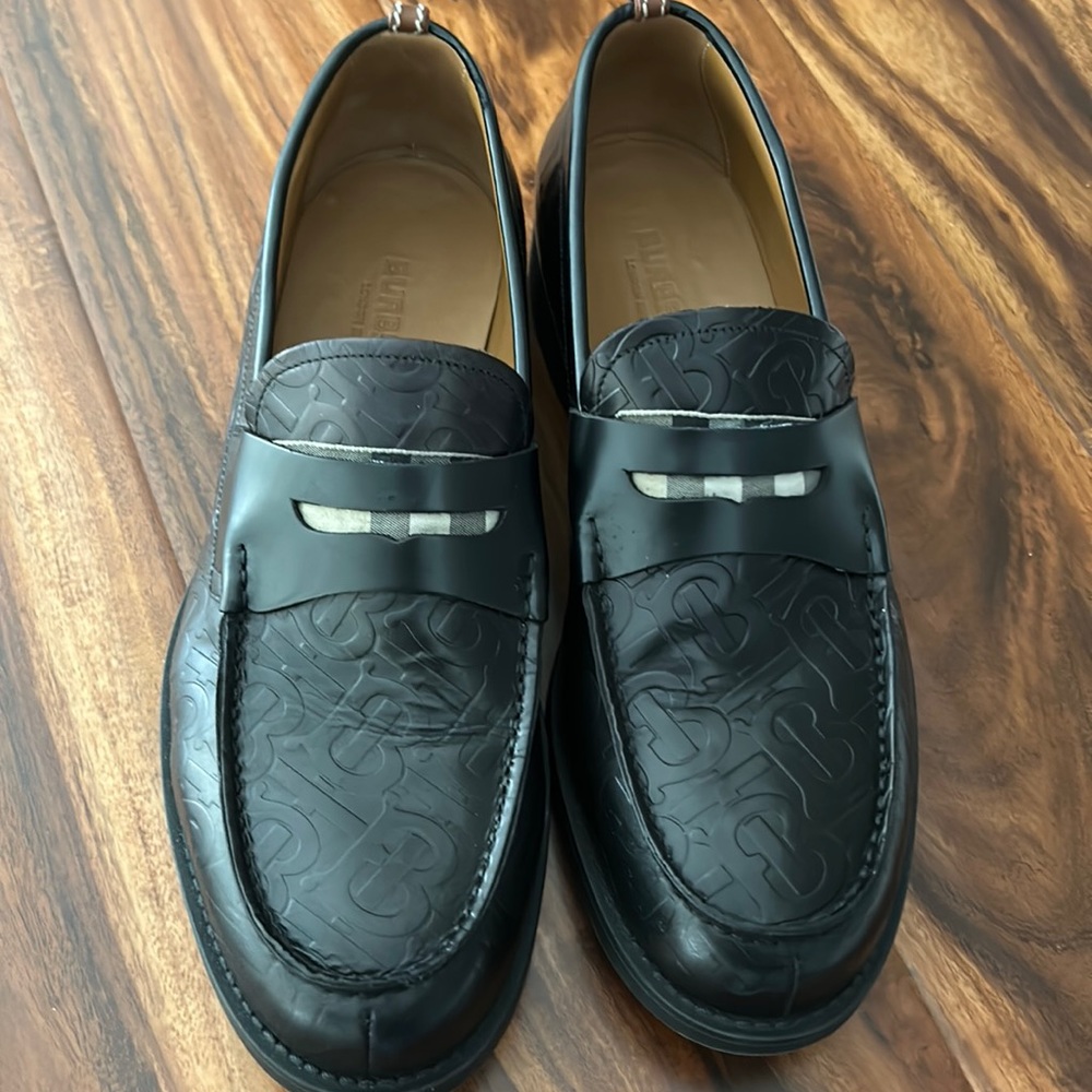 Men’s Burberry shoes (42.5) sizes 9 1/2